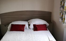 Отель Lakeland Leisure Park